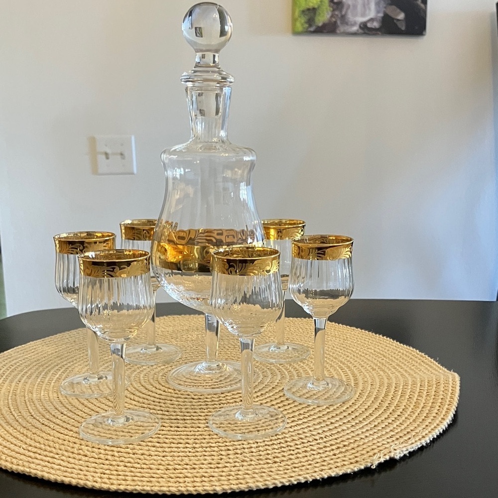 Luxurious Gold-Trimmed Glass Decanter Set